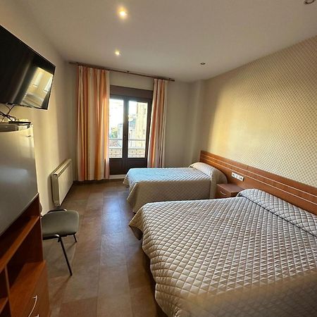 Hostal Venecia Monzón Exteriör bild